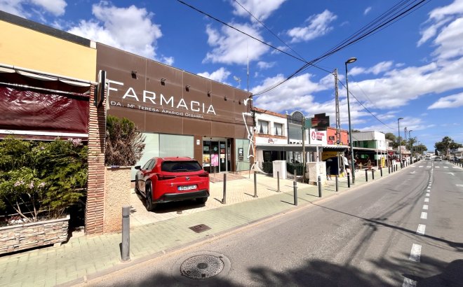 Resale - Villa -
Pinar de Campoverde - Inland