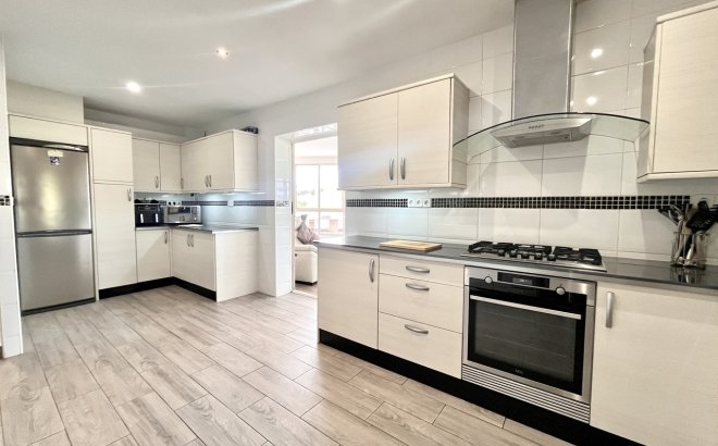 Resale - Villa -
Pinar de Campoverde - Inland