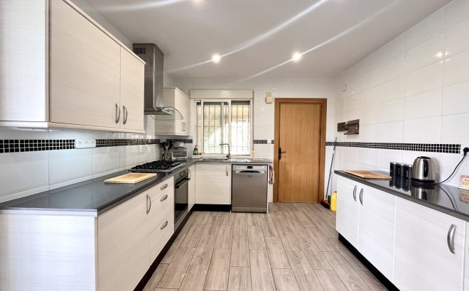 Resale - Villa -
Pinar de Campoverde - Inland