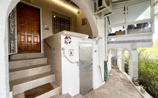 Resale - Villa -
Pinar de Campoverde - Inland