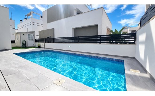 Resale - Villa -
Villamartin - Costa Blanca