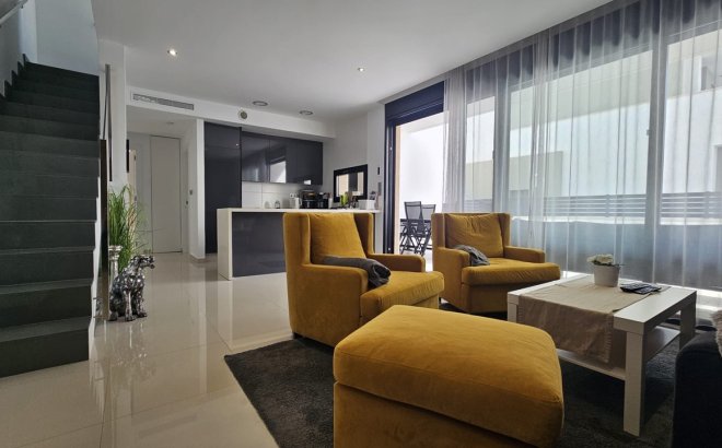 Resale - Villa -
Villamartin - Costa Blanca