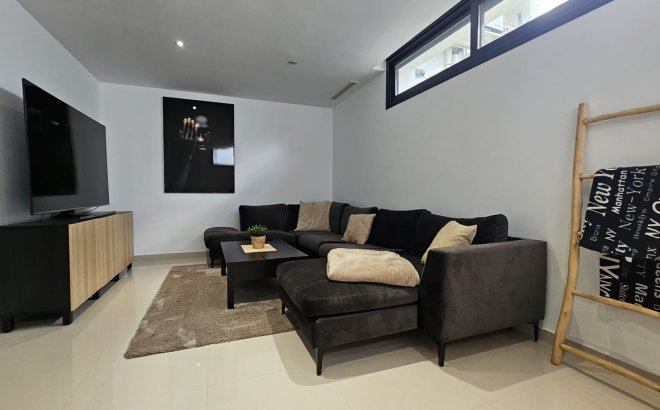 Resale - Villa -
Villamartin - Costa Blanca