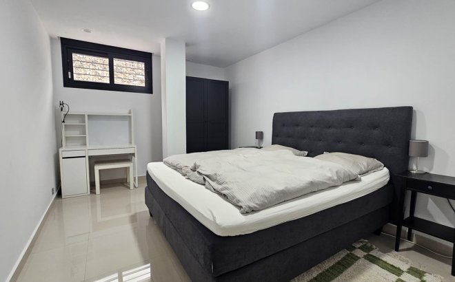 Resale - Villa -
Villamartin - Costa Blanca