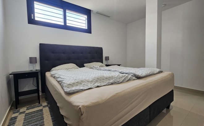Resale - Villa -
Villamartin - Costa Blanca