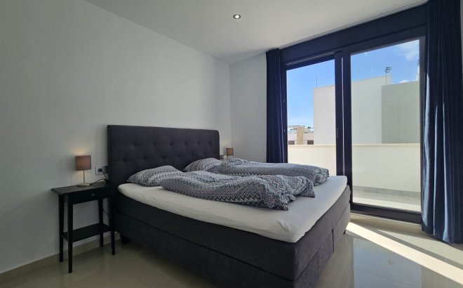 Resale - Villa -
Villamartin - Costa Blanca