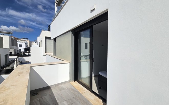 Resale - Villa -
Villamartin - Costa Blanca