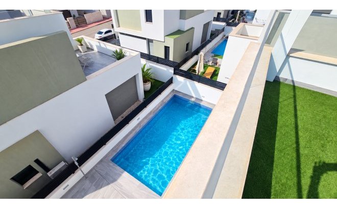 Resale - Villa -
Villamartin - Costa Blanca