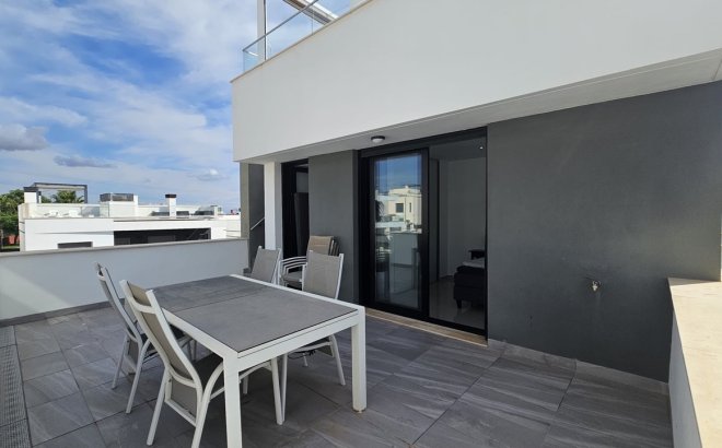 Resale - Villa -
Villamartin - Costa Blanca