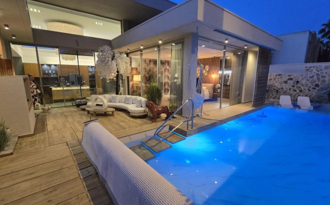 Resale - Villa -
Benijofar - Costa Blanca