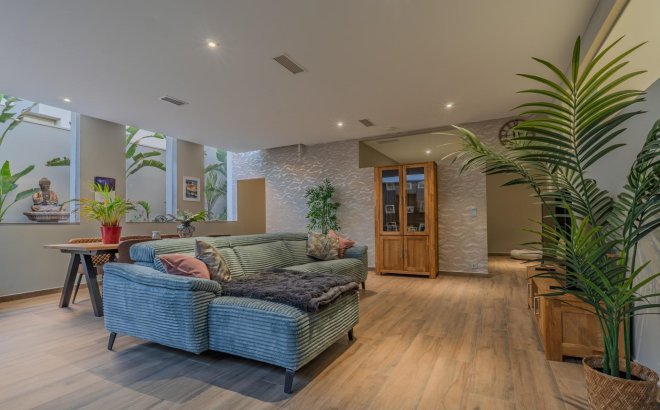 Resale - Villa -
Benijofar - Costa Blanca