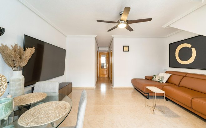 Resale - Dúplex -
Torrevieja - Playa De Los Naufragos