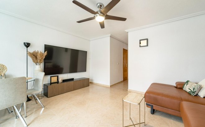 Resale - Dúplex -
Torrevieja - Playa De Los Naufragos