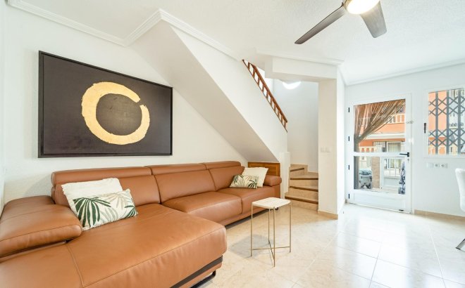 Resale - Dúplex -
Torrevieja - Playa De Los Naufragos