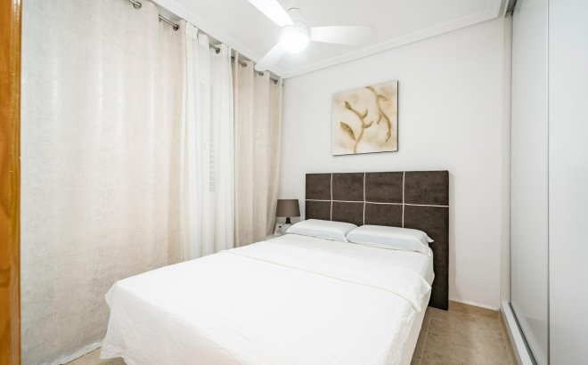 Resale - Dúplex -
Torrevieja - Playa De Los Naufragos