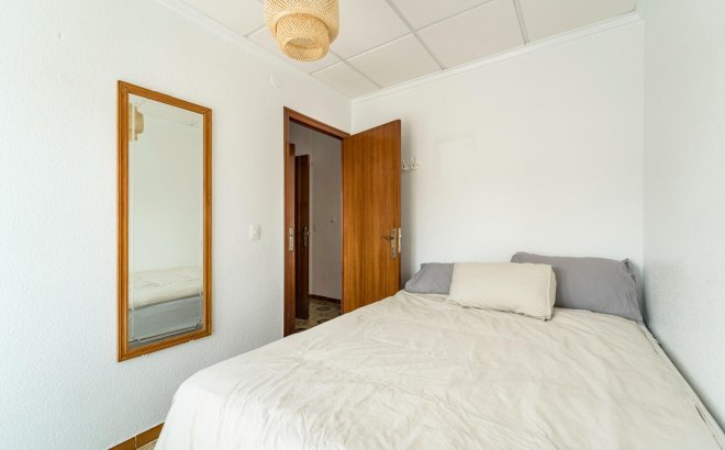 Resale - Dúplex -
Torrevieja - Playa De Los Naufragos
