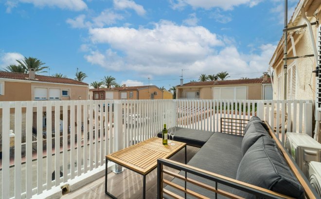 Resale - Dúplex -
Torrevieja - Playa De Los Naufragos