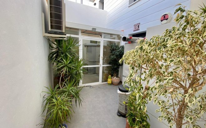 Resale - Bungalow -
Orihuela Costa - Las Ramblas