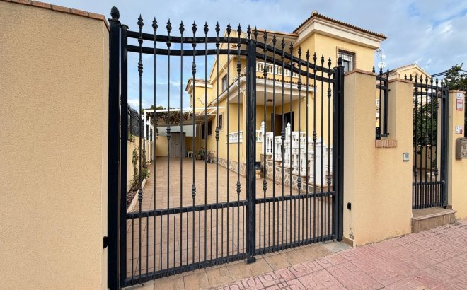 Revente - Villa -
Orihuela Costa - Lomas De Don Juan