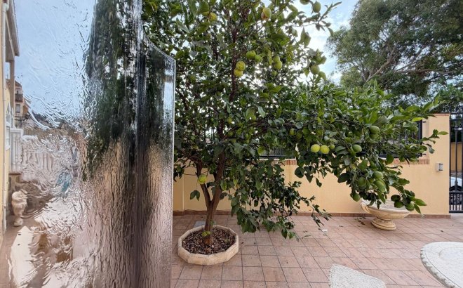 Revente - Villa -
Orihuela Costa - Lomas De Don Juan