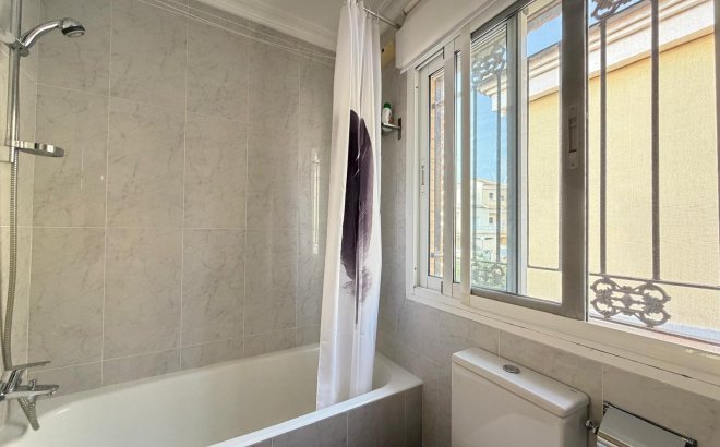 Revente - Villa -
Orihuela Costa - Lomas De Don Juan