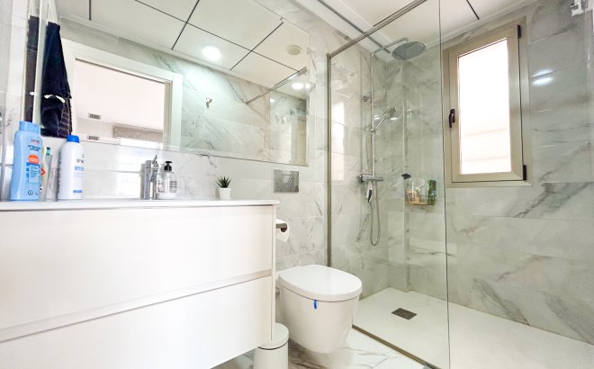 Revente - Villa -
Villamartin - Costa Blanca