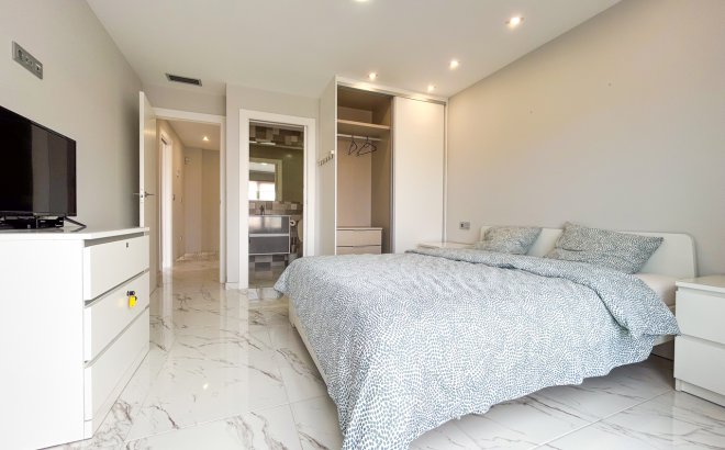 Revente - Villa -
Villamartin - Costa Blanca