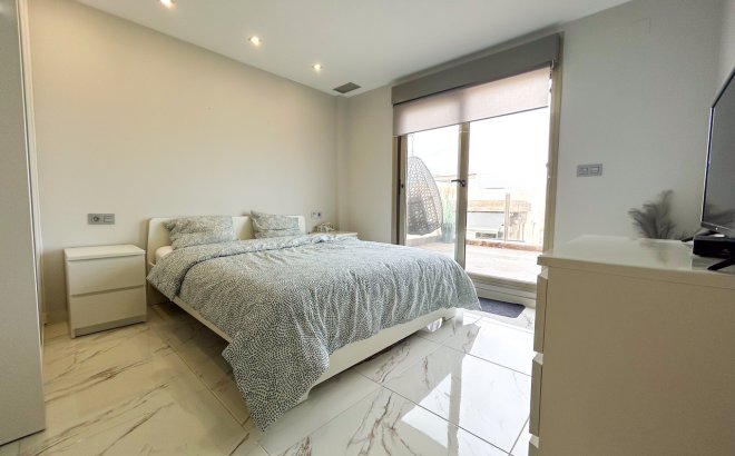 Revente - Villa -
Villamartin - Costa Blanca