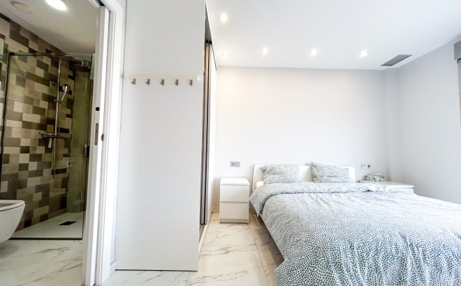 Revente - Villa -
Villamartin - Costa Blanca