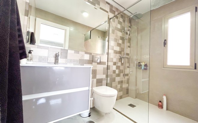 Revente - Villa -
Villamartin - Costa Blanca