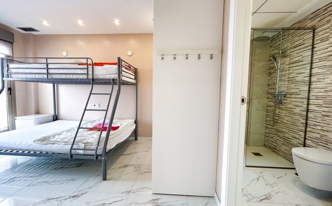 Revente - Villa -
Villamartin - Costa Blanca
