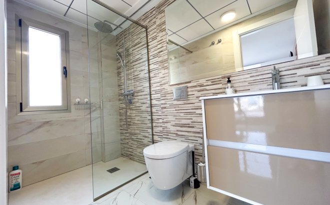 Revente - Villa -
Villamartin - Costa Blanca