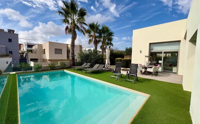 Resale - Villa -
Benijofar - Costa Blanca