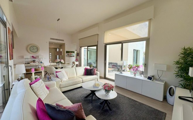 Resale - Villa -
Benijofar - Costa Blanca