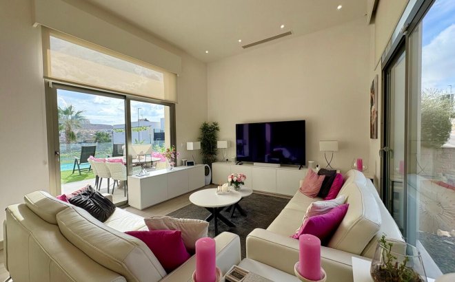 Resale - Villa -
Benijofar - Costa Blanca