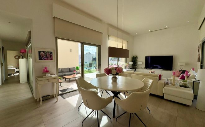 Resale - Villa -
Benijofar - Costa Blanca