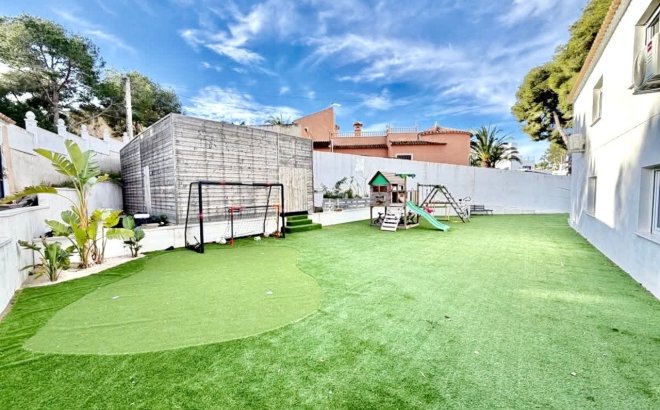 Resale - Villa -
Villamartin - Costa Blanca