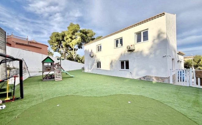 Resale - Villa -
Villamartin - Costa Blanca