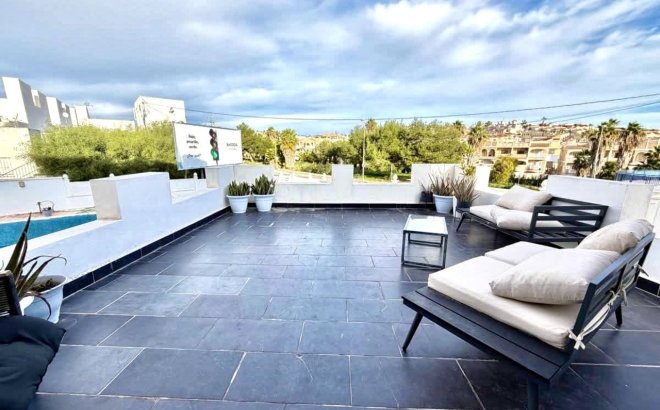 Resale - Villa -
Villamartin - Costa Blanca