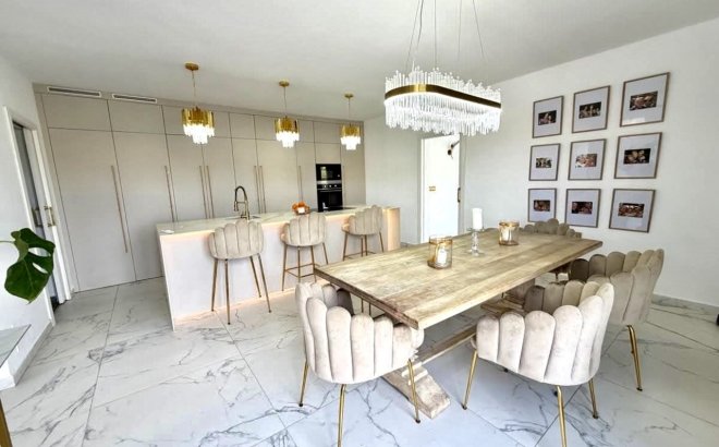 Resale - Villa -
Villamartin - Costa Blanca