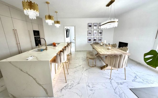 Resale - Villa -
Villamartin - Costa Blanca