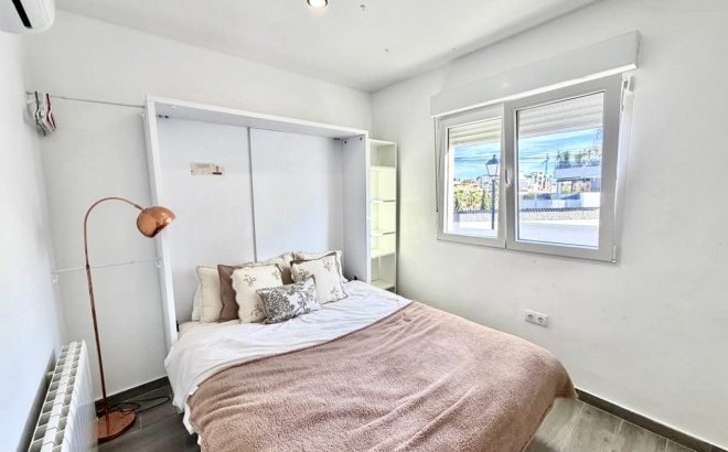 Resale - Villa -
Villamartin - Costa Blanca