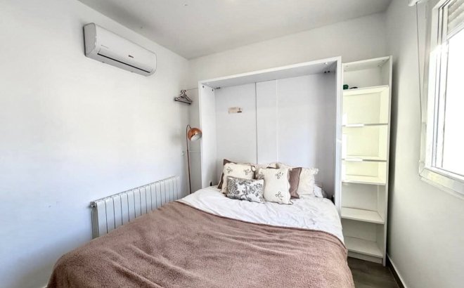 Resale - Villa -
Villamartin - Costa Blanca