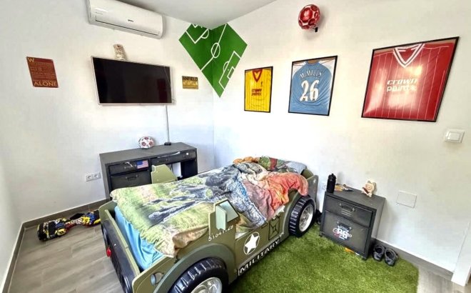 Resale - Villa -
Villamartin - Costa Blanca