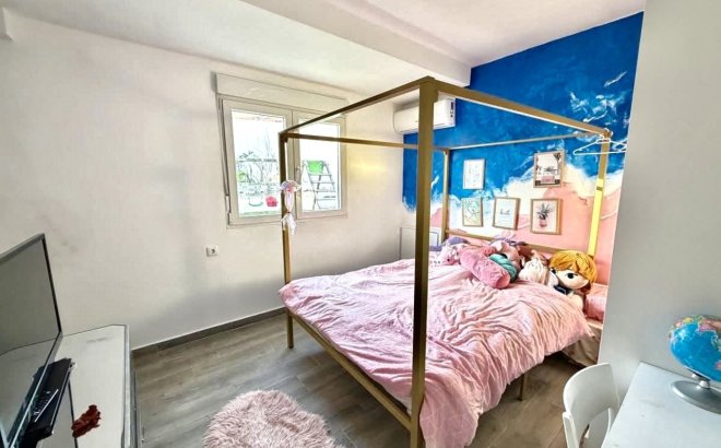 Resale - Villa -
Villamartin - Costa Blanca