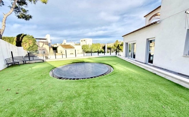 Resale - Villa -
Villamartin - Costa Blanca