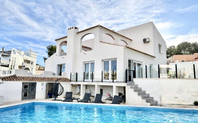 Resale - Villa -
Villamartin - Costa Blanca