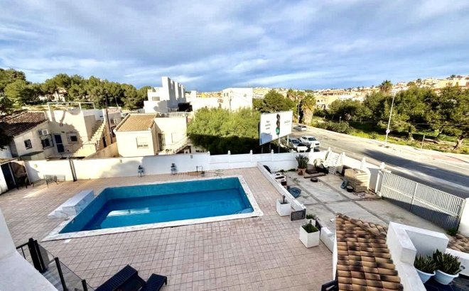 Resale - Villa -
Villamartin - Costa Blanca