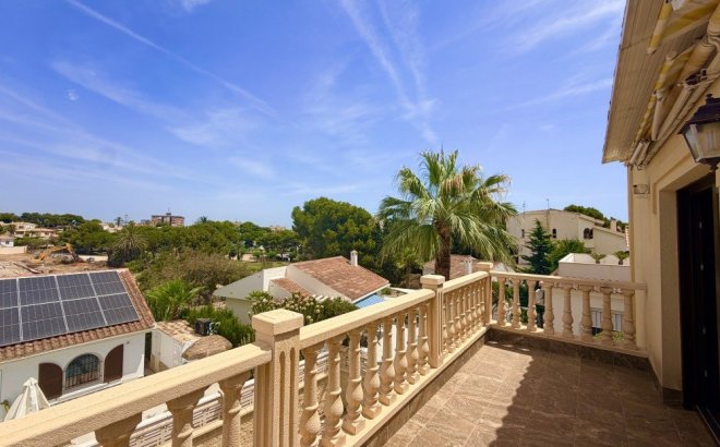 Herverkoop - Villa -
Orihuela Costa - Costa Blanca