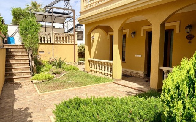 Herverkoop - Villa -
Orihuela Costa - Costa Blanca